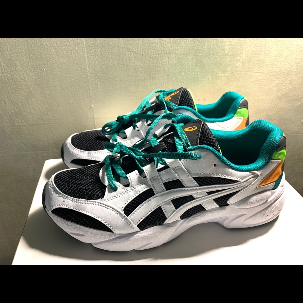 ASICS - Picture 4 of 13
